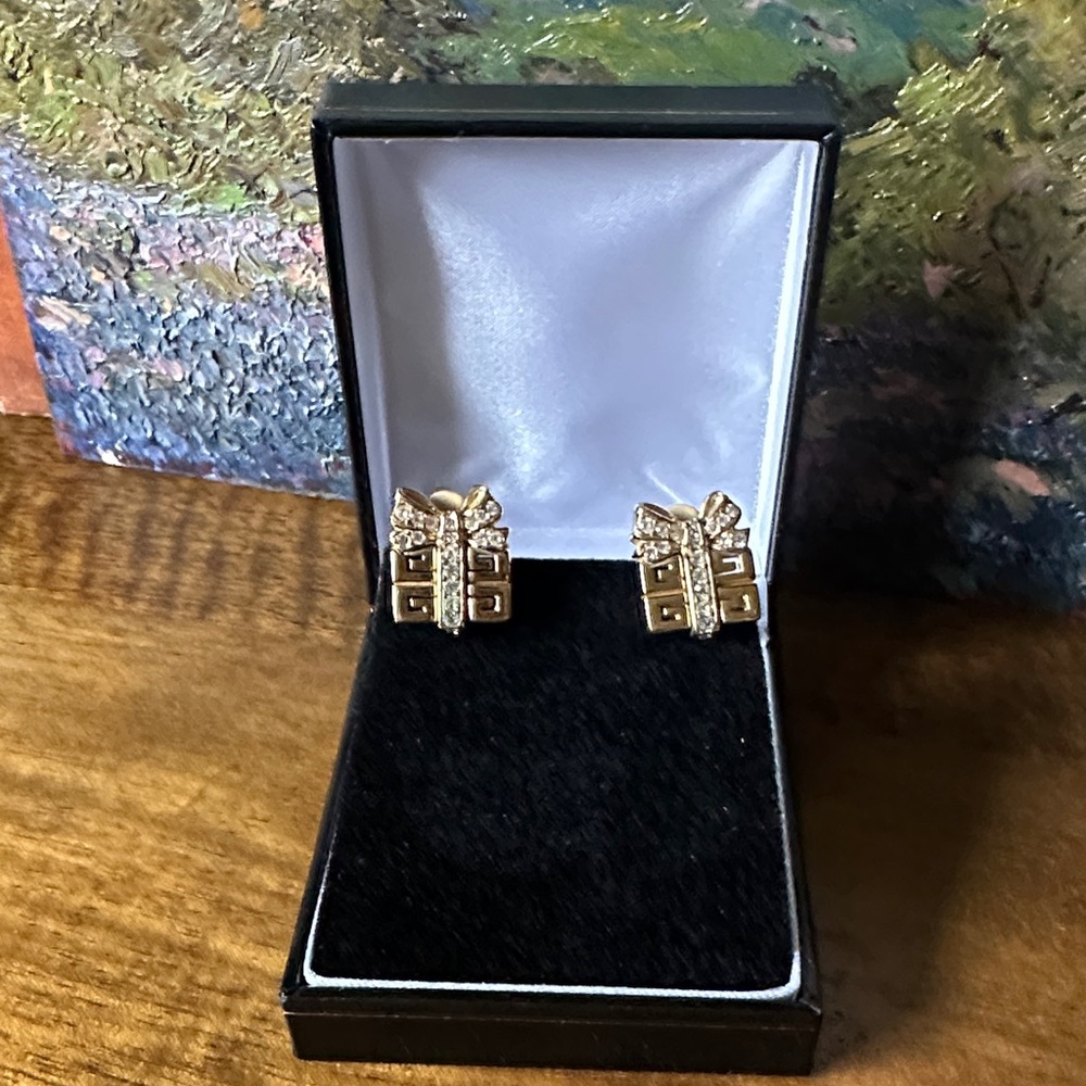 Vintage GIvenchy logo Goldplated Crystal Bow Vlip on Earrings